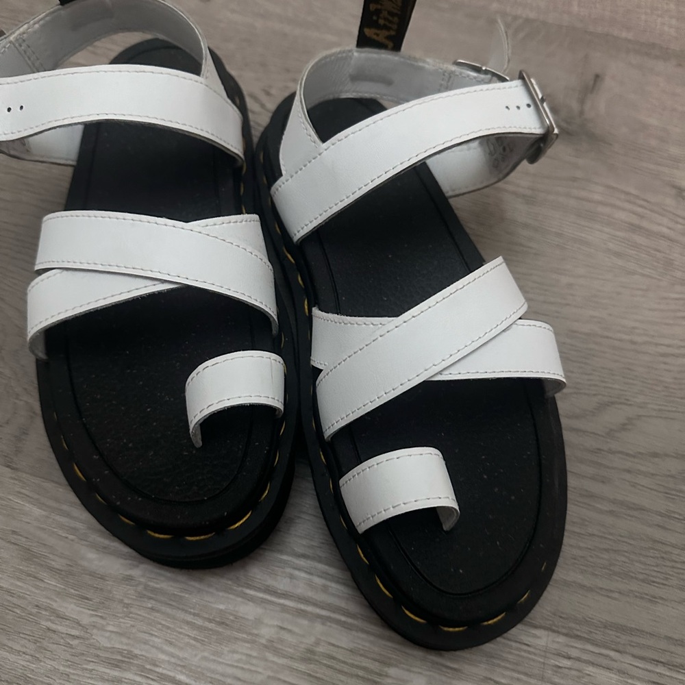 Dr. Martens Avry sandal